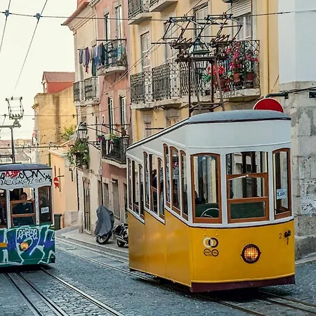 Апартаменты Iconic Bica Tram At Your Door Heart Of *