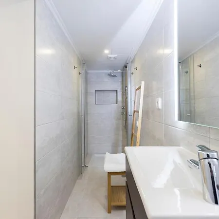 Апартаменты Iconic Bica Tram At Your Door Heart Of