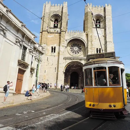 Апартаменты Iconic Bica Tram At Your Door Heart Of *